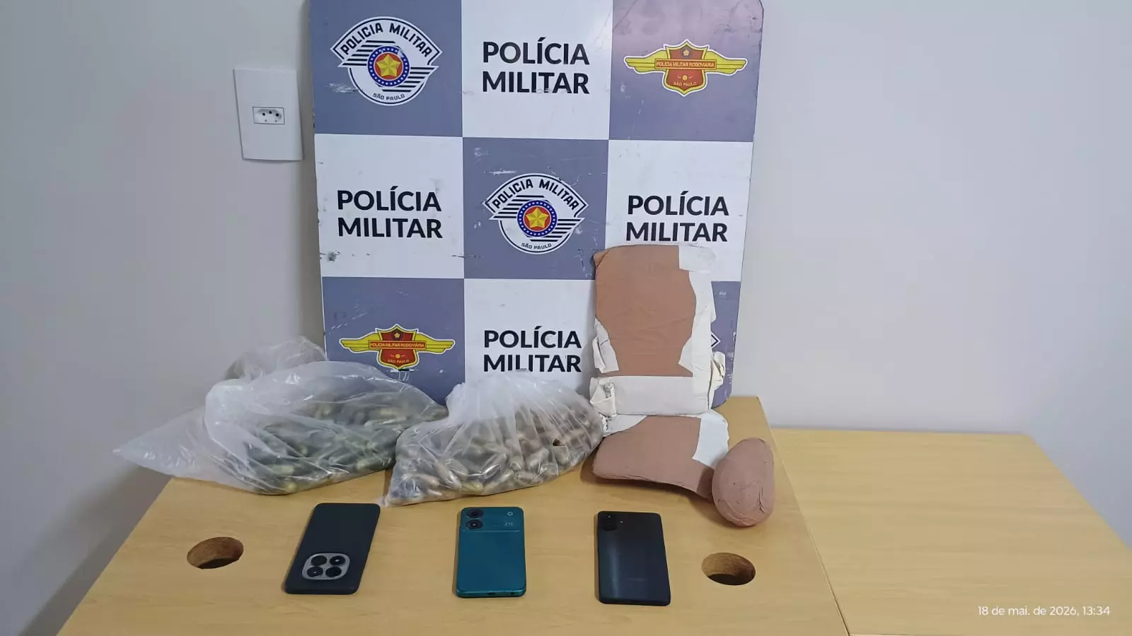 “Mulas” do tráfico bolivianos são presos cápsulas de cocaína no estômago